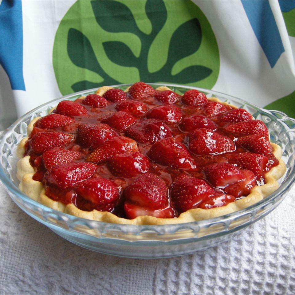 EASY STRAWBERRY PIE - Skinny Daily Recipes