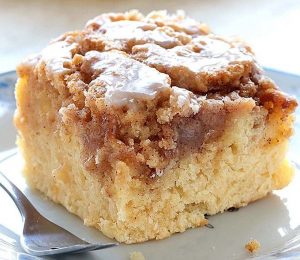 EASY CINNAMON ROLL COFFEE CAKE - Skinny Daily Recipes