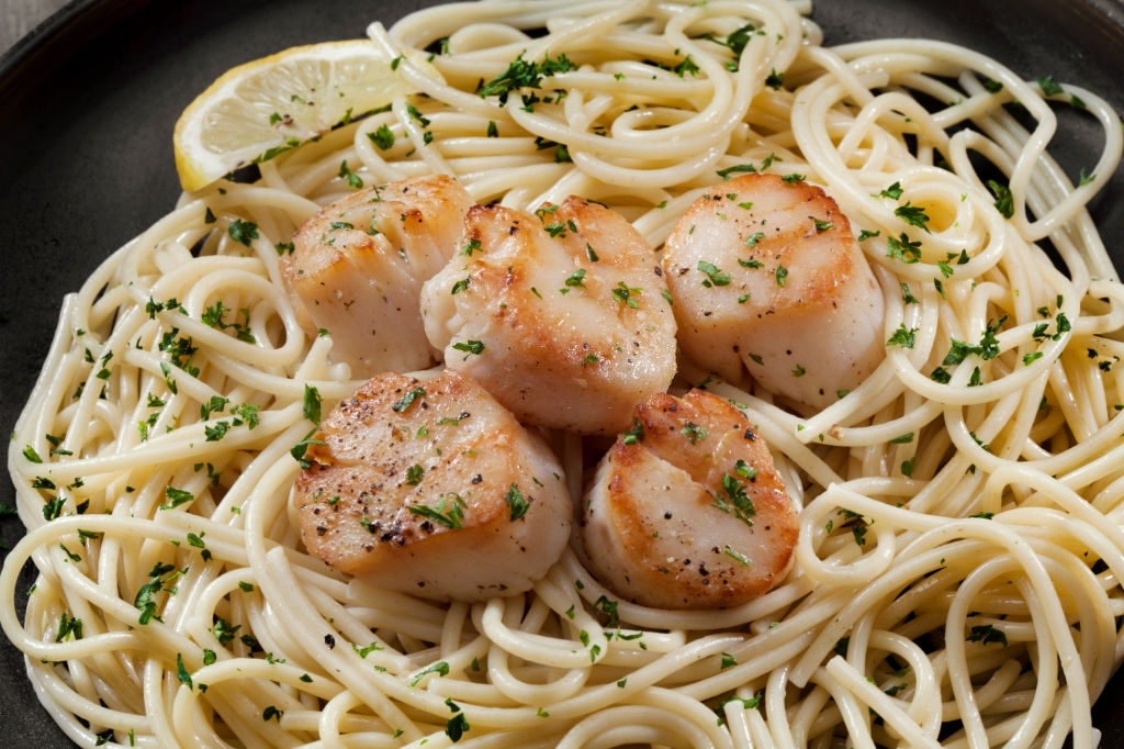 SAVORY SEA SCALLOPS AND ANGEL HAIR PASTA Skinny Daily Recipes