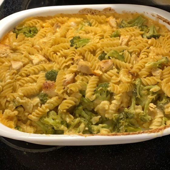 HEALTHY CHICKEN BROCCOLI PASTA CASSEROLE - Skinny Daily Recipes