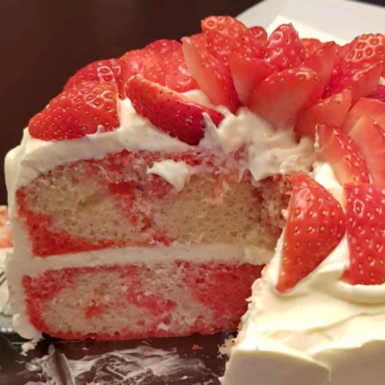 White Chocolate Strawberry Cake Skinny Daily Recipes