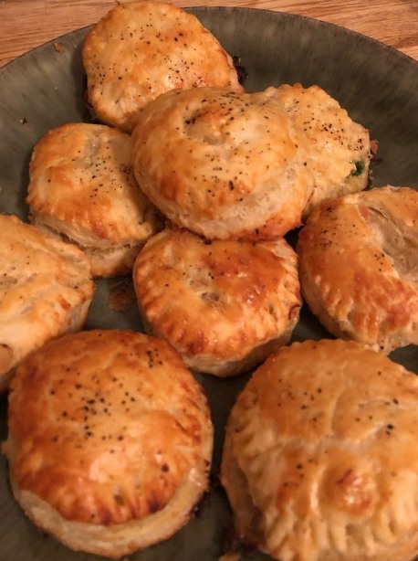 CHICKEN POT PIE BISCUITS - Skinny Daily Recipes